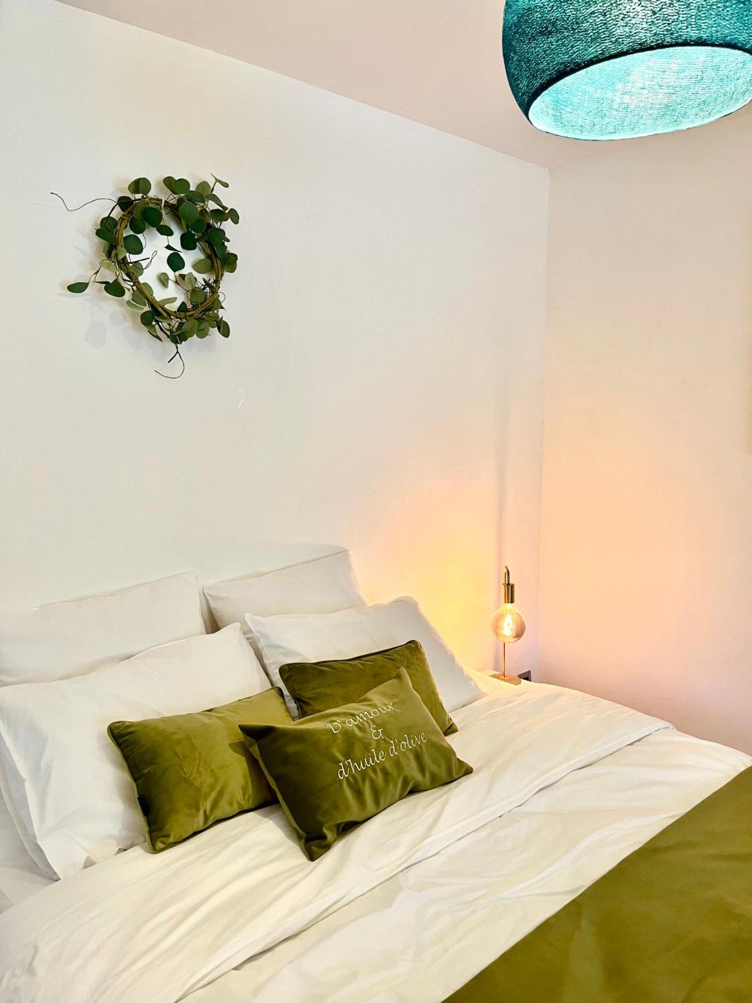 Hotel Domaine Colibri En Provence Pujaut Esterno foto