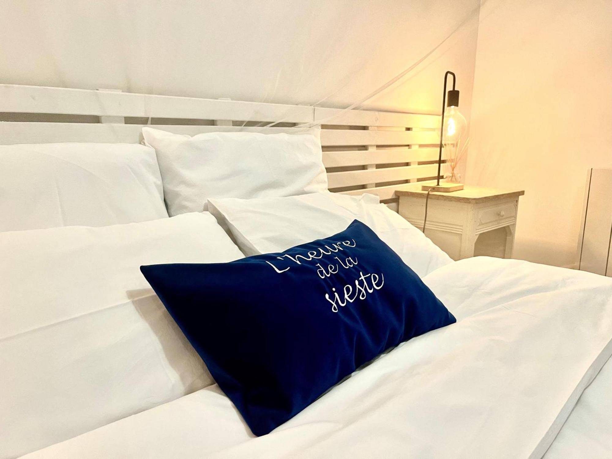 Hotel Domaine Colibri En Provence Pujaut Esterno foto